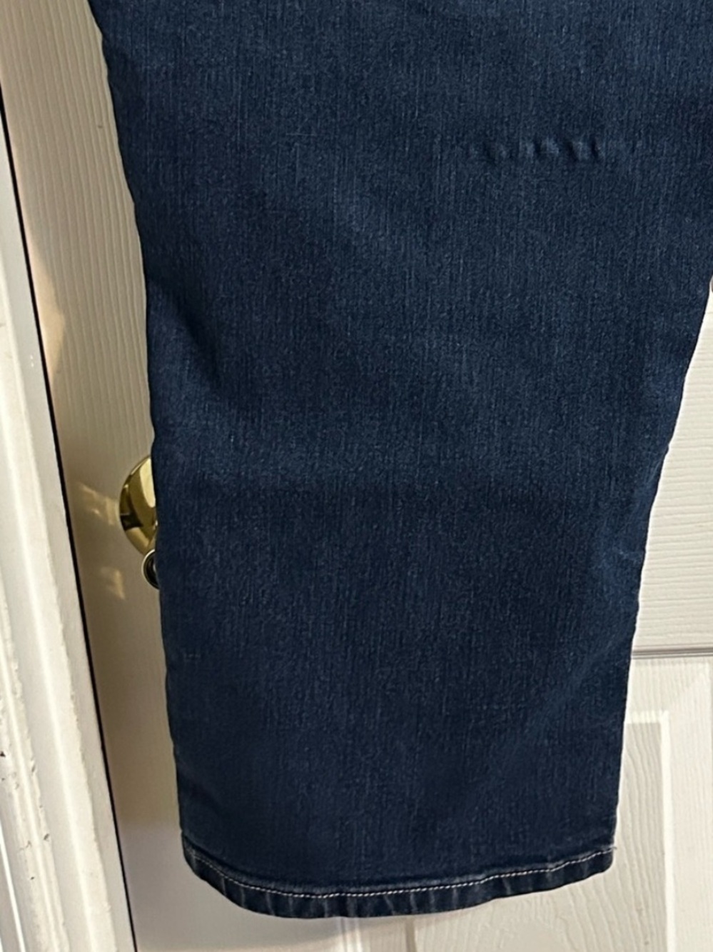 Jennifer Lopez Size 24 Capri
Jeans 24W Capris - Picture 5 of 6